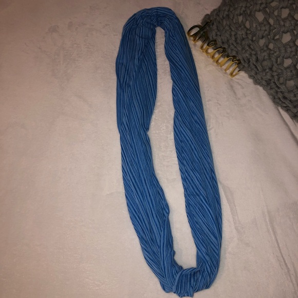 Blue infinity scarf - Picture 2 of 3